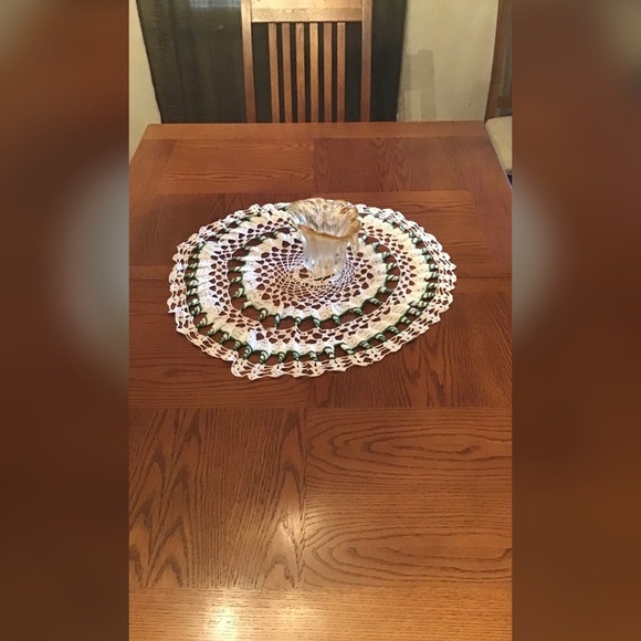 Vintage Gorgeous Croquet White and Green Trim Table Doily - Picture 3 of 4